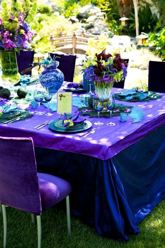 Dining with a deep violet/purple and teal decor